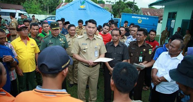 Walikota Jambi Syarif Fasha saat melepas kepulangan Eks Anggota Gafatar.