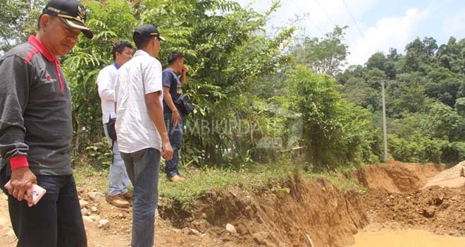 Wabup Merangin H A Khafid Moein memantau PETI di Tabir Barat.