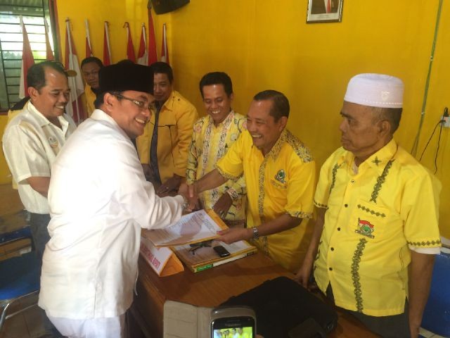 IW saat mendaftar di kantor DPD II Golkar Muarojambi