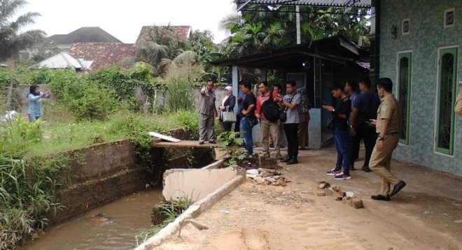 Anggota DPRD Kota Jambi saat melakukan sidak di Simpang IV Sipin