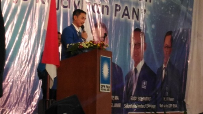 Ketua DPW PAN Jambi Zumi Zola