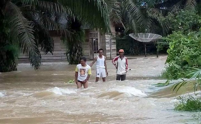 Banjir bandang yang terjadi di Desa Kehidupan Baru Batanghari 