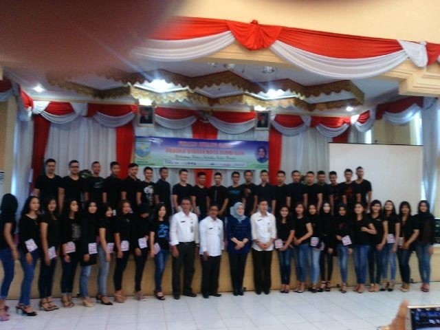 Semi finalis  bujang gadis pesona wisata Kota Jambi 2016 bersama Ketua TP PKK Kota Jambi Yuliana Fasha