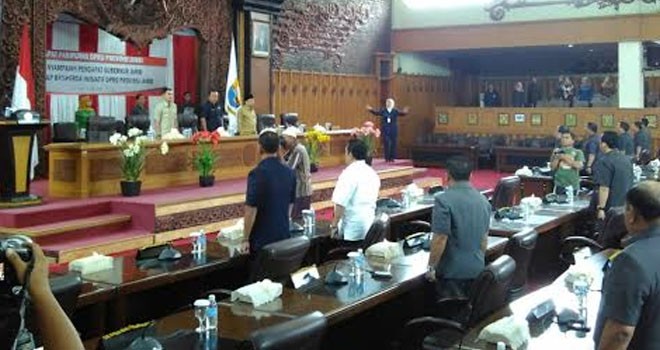 Gubernur Jambi, Zumi Zola saat menyampaikan sambutan.