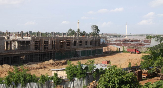 Proyek Pasar Angso Dup Jambi yang belum selesai pengerjaannya