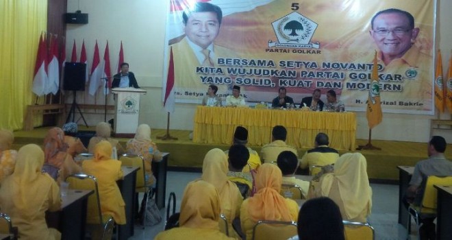 Setya Novanto saat bertemu dengan kader Golkar Jambi