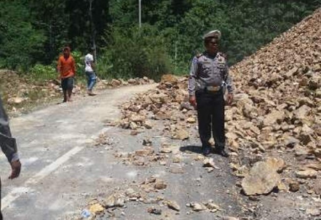 Longsor yang terjadi di Muaro Emat tadi pagi (8/3).