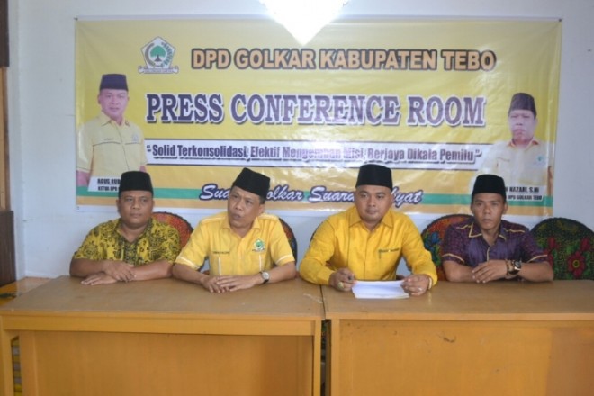 Jumpa pers yang digelar DPD II Golkar Tebo