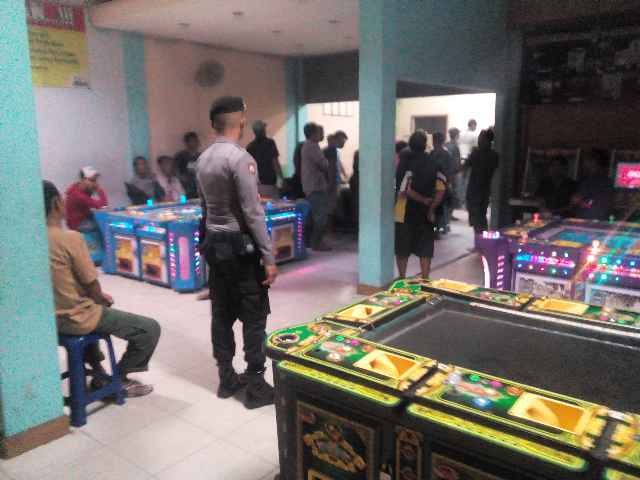 Suasana saat penggerebekan judi Jackpot di Pasar Jambi.