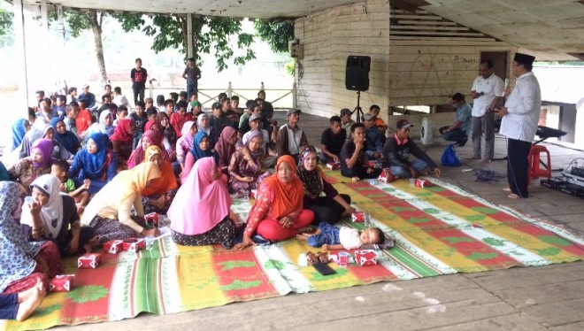 Suasana pertemuan IW dan  Asosiasi Becak Wisata Candi Muaro Jambi danPedagang Asongan, Pemuda Kreativ & Penyedia Jasa Sepeda di Situs Percandian Muara Jambi (Astano Kedaton) di Candi Muaro Jambi