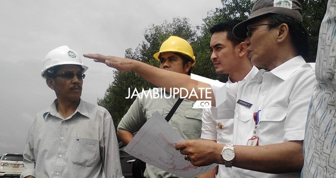 Gubernur Zola saat menyambangi kanal blocking PT WKS