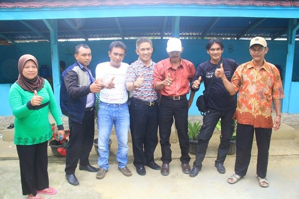 Iday (tengan) bersama mantan tim sukses Yopi Muthalib Rimbo Ulu
