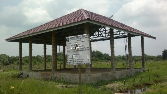 Bangunan kelas baru MTsN 1 Tanjab Barat yang terbengkalai.
