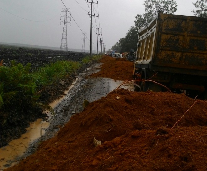 Kemacetan di ruas jalan Tanjabtim-Muaro Jambi