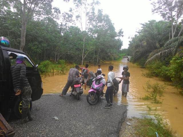Banjir bandang yang terjadi di Kecamatan Limun, Sarolangun