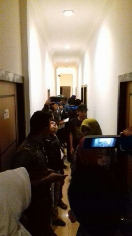 Saat petugas menyisir hotel kelas melati.