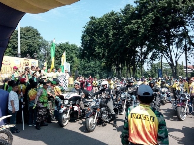 Wako Fasha saat melepas ratusan raider di Tugu Kota Baru Sabu pagi ini (2/4)