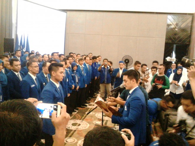 Zumi Zola melantik pengurus DPD PAN Kota Jambi