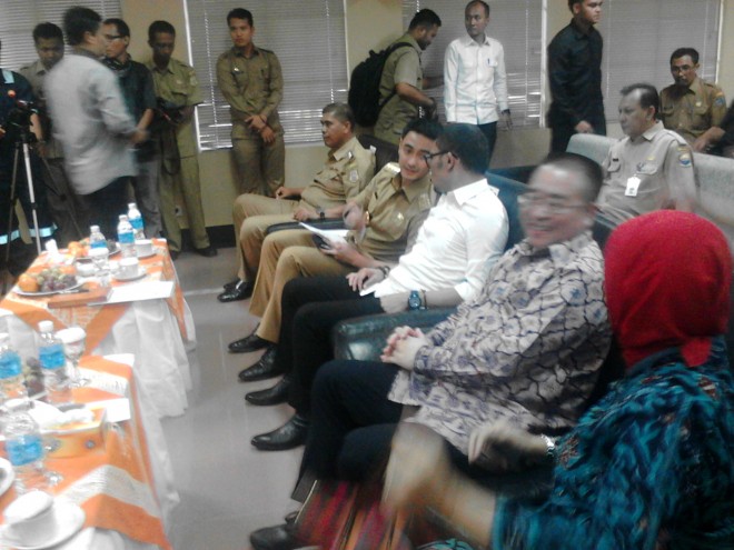 Gubernur Jambi Zumi Zola dan Menaker Hanif Dakhiri saat berada di Petrochina Geragai