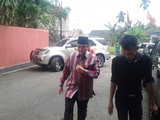 IW termasuk salah satu kandidat yang mendaftar di penjaringan kandidat DPC PDIP Muaro Jambi