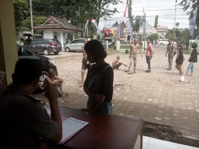 8 anak punk yang diamankan Satpol PP Kota Jambi pagi ini (5/4)