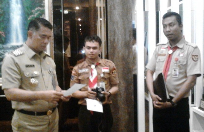 Wako Fasha menerima dua pria asal Sulawesi Tenggara yang melakukan perjalan keliling Indonesia dengan berjalan kaki, Selasa (5/4).