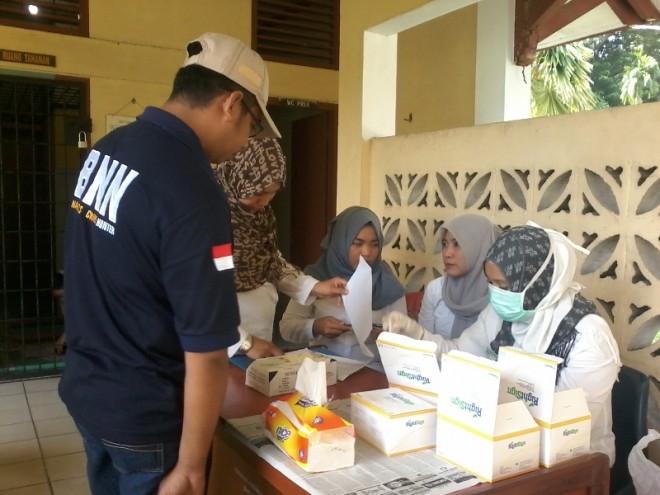 Tes urine di BNNP Rabu (6/4)