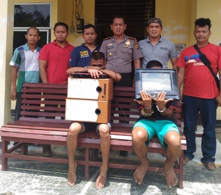 Dua pelaku yang diamankan anggota Polsek Bathin XXIV.