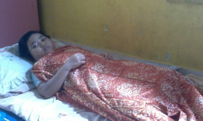 Meilani terbaring di tempat tidurnya saat disambangi wartawan jambiupdate.co