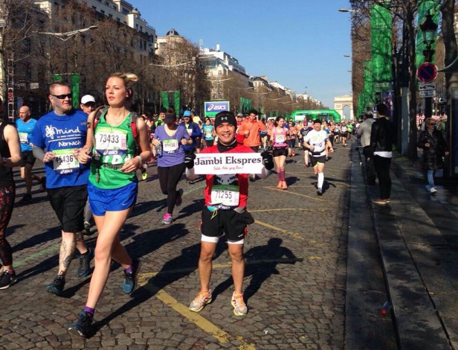  Faizin kadni Membawa brand Jambi Ekspres dalam event Paris Marathon 2016 dan Rotterdam Marathon 2016.