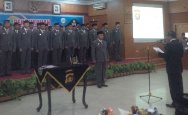 Kapolda Jambi, Brigjen Pol Musyafak, dilantik menjadi Ketua Umum Persatuan Bola Voli Seluruh Indonesia (PBVSI) Provinsi Jambi. Pelantikan digelar di Gedung Siginjai Polda Jambi, Senin (11/4). (DONI/JU)