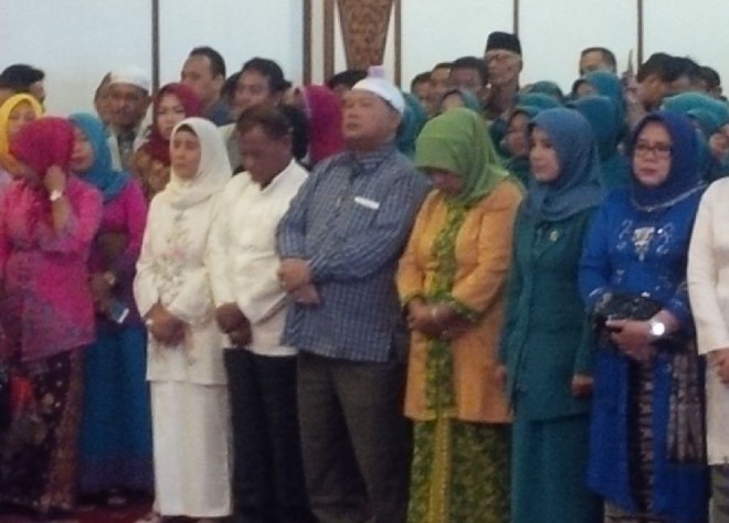 H Hasan Ismail (pakai peci putih) di deretan paling depan