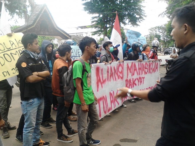 Demp mahasiswa di Kantor Wako Jambi Rabu (13/4)