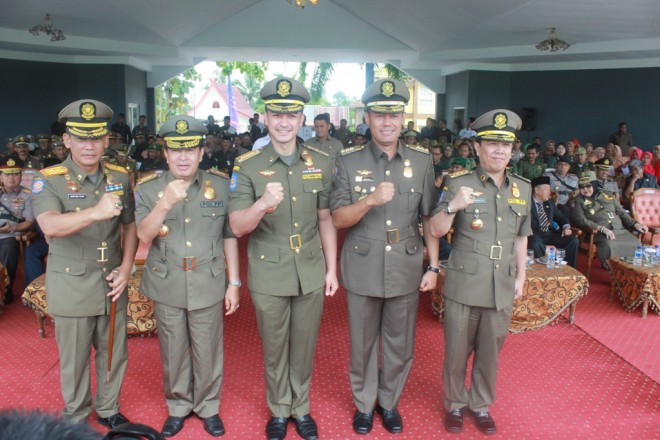 Gubernur Jambi Zumi Zola besama beberapa kepala daerah hadiri HUT Satpol PP
