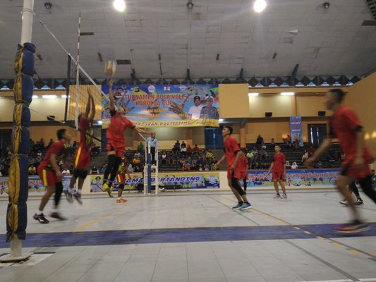 Pertandingan antara Polres Merangin dan Polres Bungo, Kamis (14/4).