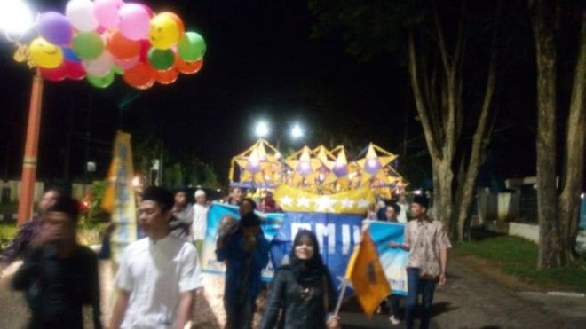 Pawai obor dalam rangka Harlah PMII ke 56 di Jambi Sabtu malam (16/4)