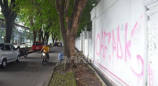 Salah satu bentuk vandalisme di salah satu tembok di Solo. Foto: Radar Solo/JPG