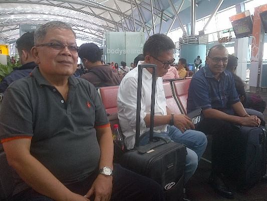 Nasroel Yasir saat berada di Bandara Soekarno Hatta di dampingi Adri dan Usman Sulaiman
