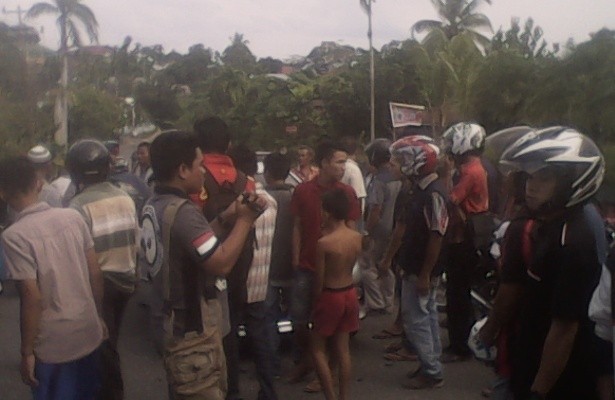 Suasana pasca kecelakaan yang terjadi di Merangin.