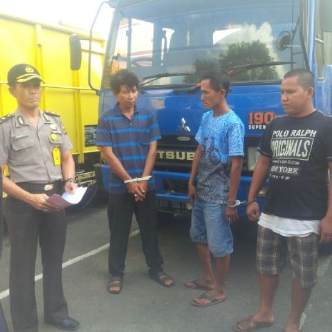 Tersangka yang diamankan di Mapolda Jambi.