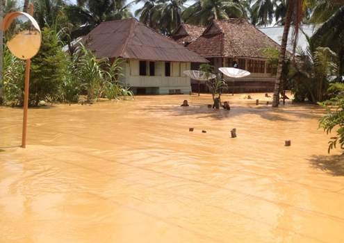 Banjir bandang yang terjadi di Kecamatan Tabir, Kabupaten Merangin. 