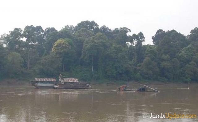 Salah satu PETI di perairan sungai di Sarolangun.