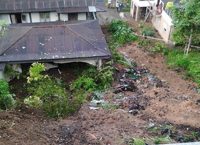 Bencana longsor di Desa Pulau Sangkar Jumat (29/4). (F/FACEBOOK)