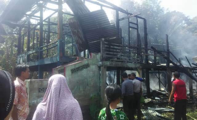 Rumah warga Pulau Aro ludes dilalap api Minggu (1/5)