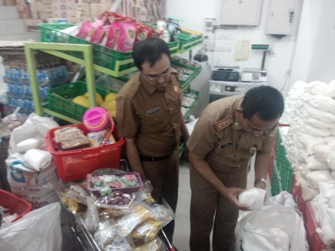 Dugaan gula rafinasi yang ditemukan di MM Fresco Jambi