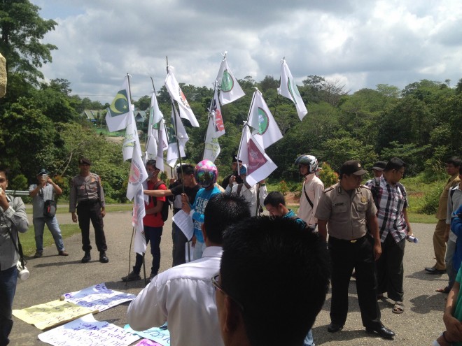 Demo di kantor bupati Sarolangun