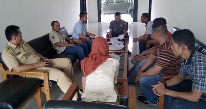 Ketua Pengcab TI Tebo, Letkol Inf Edi Budiman S.IP saat menggelar rapat bersama panitia Kejurda Taekwondo se Sumatera.