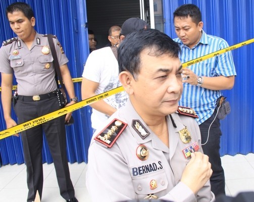 Kapolresta Jambi, Kombes Pol Bernard Sibarani saat mengecek TKP pembobolan ATM BCA di Pattimura akhir Januari lalu.