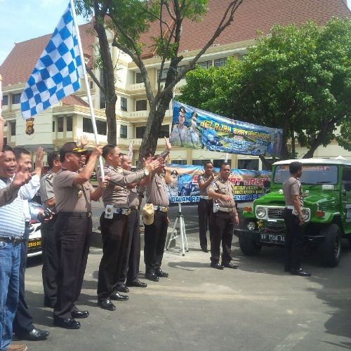 Kapolda Jambi, Brigjen Pol Musyafak saat melepas keberangkatan rombongan TLC Chapter 01 Jambi.