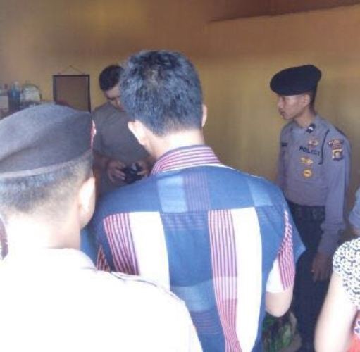 Razia di salah satu kos-kosan yang berlokasi di Jelutung oleh personel Polresta Jambi.